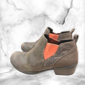 Keen ankle boots/clogs
